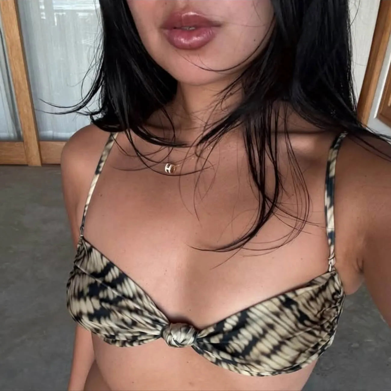 Bikini Vesper Monarque para mujer, colección Qalata Swim Perú, top y panty con toque sofisticado